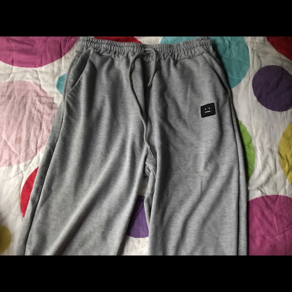 Grey sweat/joggers with patch on the side